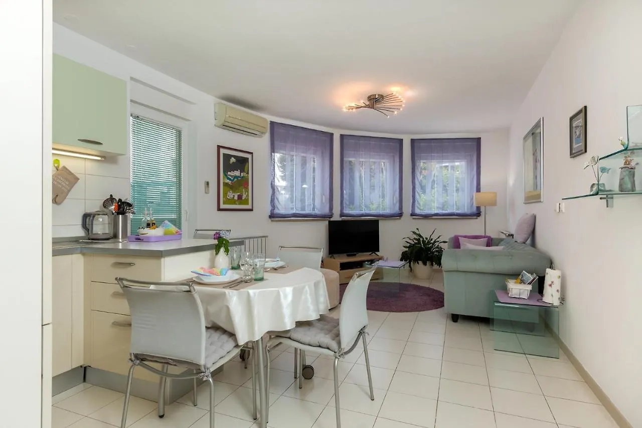 Apartman Toya Pula 0*,  Croatia